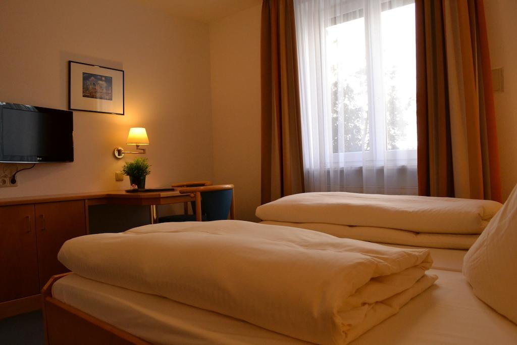 Hotel Am Ostpark Neubiberg Cameră foto